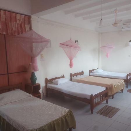 Hotel Shalini Anuradhapura Quarto foto