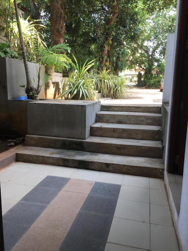Hotel Shalini Anuradhapura Exterior foto