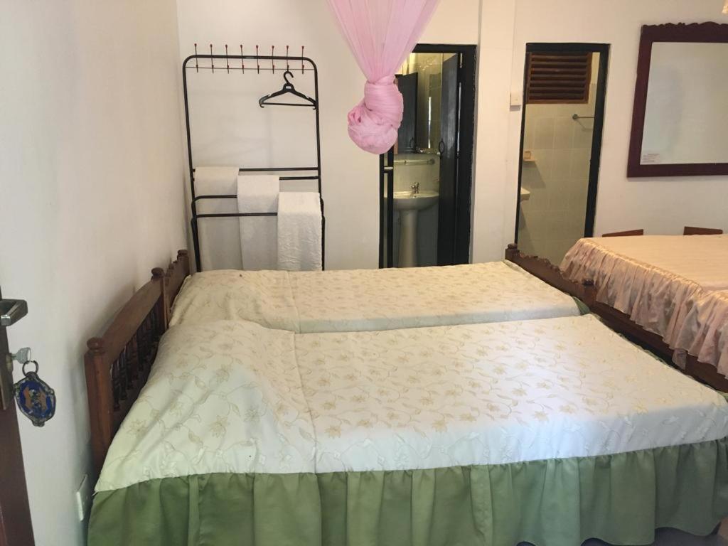 Hotel Shalini Anuradhapura Quarto foto